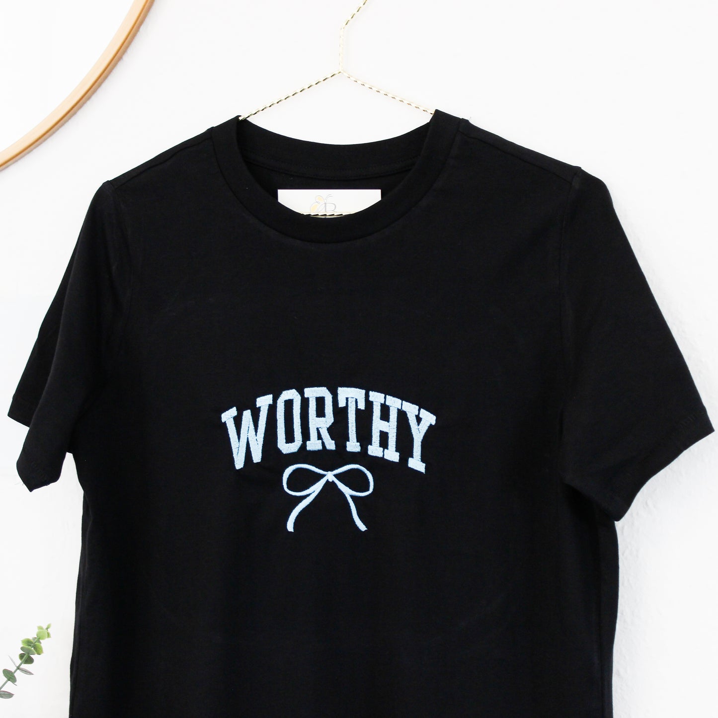 WORTHY WITH BOW T-SHIRT