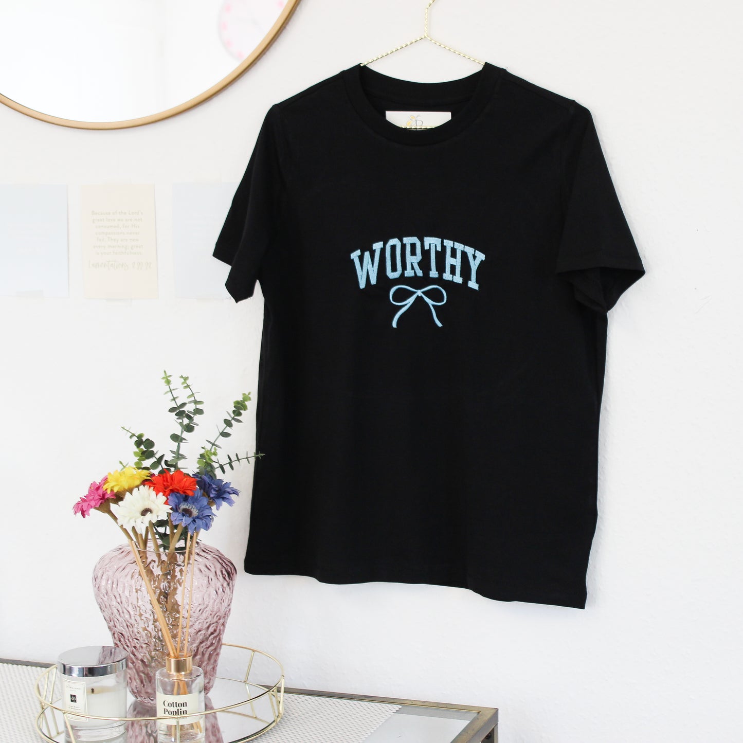 WORTHY WITH BOW T-SHIRT