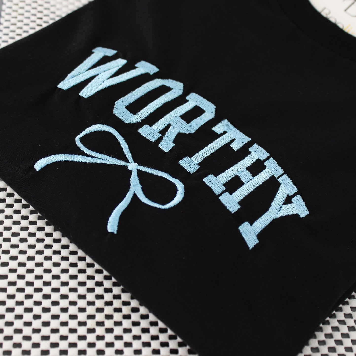 WORTHY WITH BOW T-SHIRT